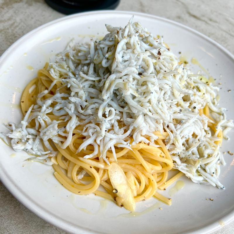 山盛りしらすのパスタ(+3k.CAFE)