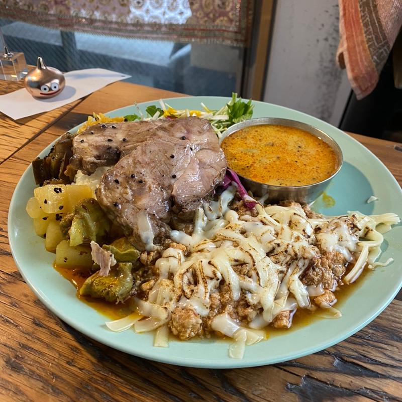 わんぱくプレート+アチャーリーローストポーク(サンラサー)