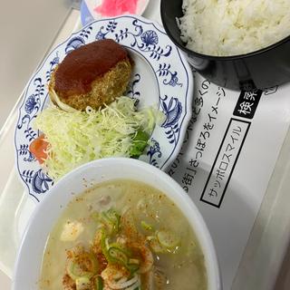 すずらん定食（揚げないメンチカツ）(札幌市役所地下食堂)