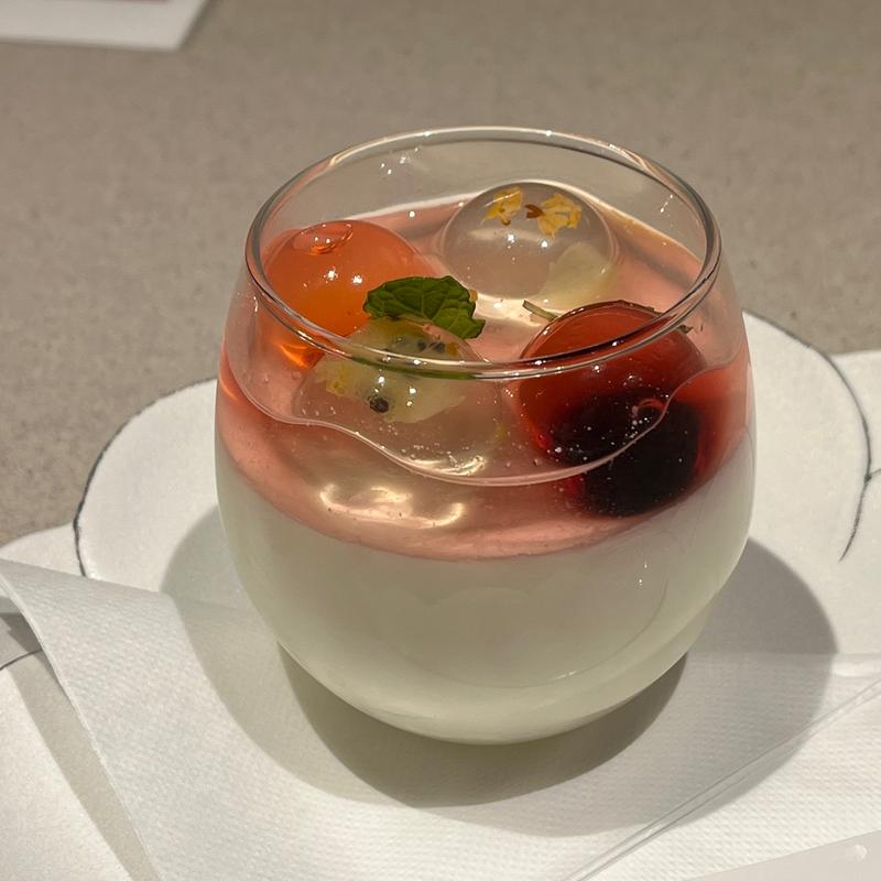 杏仁豆腐と九龍球(鼎一（ディン・イー） 新宿ミロード店)