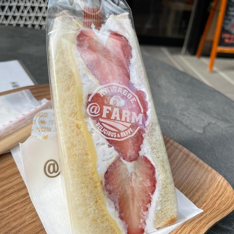 いちごサンド(＠FARMCafé(アット・ファームカフェ)～いちごパンケーキ・トマトピザ・パスタのお店)