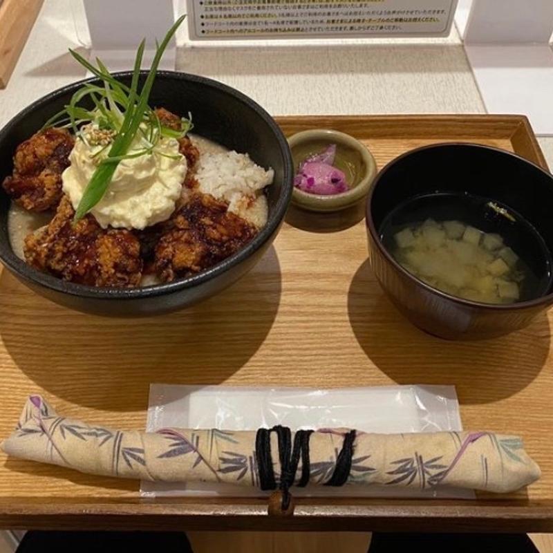 旨味唐揚げとろろ丼(自然薯とろろ丼専門店 黒十ヤ 阪急西宮ガーデンズ店)