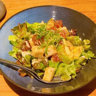 マグロとアボカドのワサビ正油サラダ(鉄板料理 みかど)