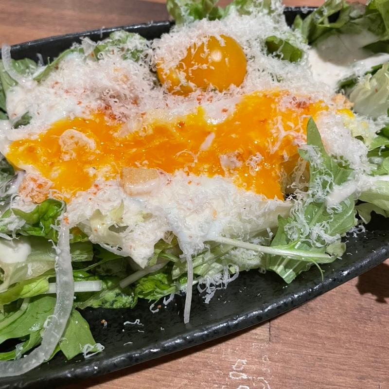 温玉乗せシーザーサラダ(じゅーしゐ)