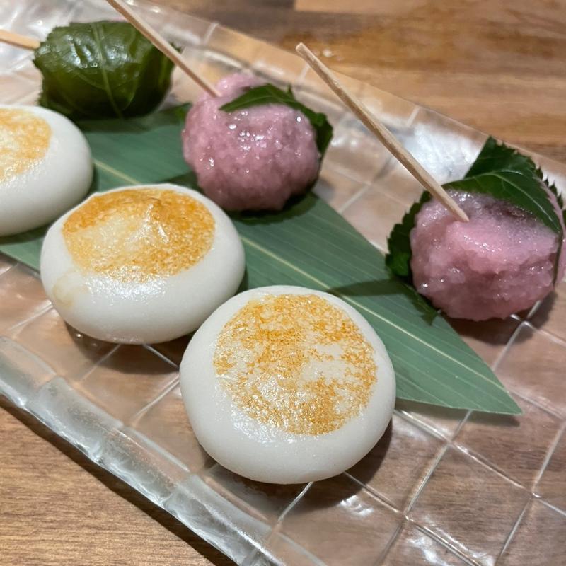 甘味　みたらし、桜もち(じゅーしゐ)