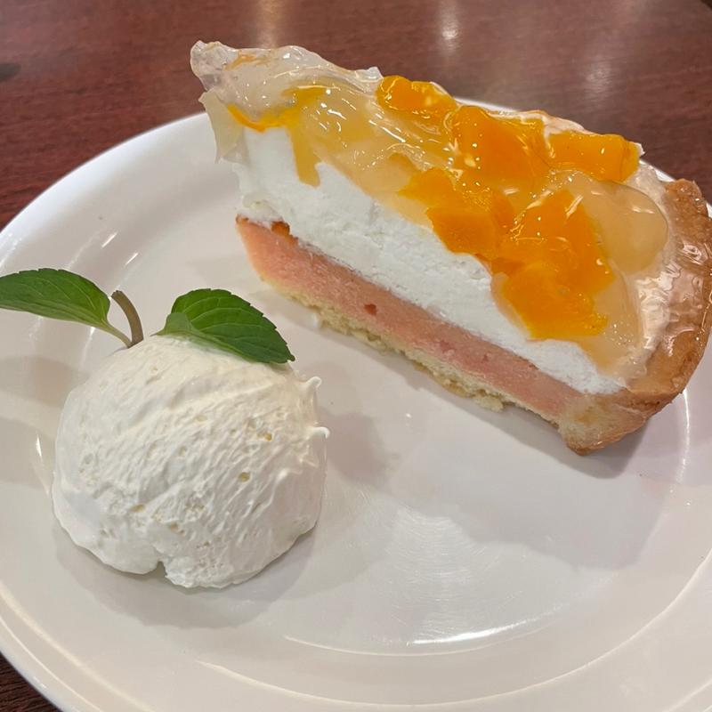 白桃と黄桃のタルト(珈琲館 戸塚西口店)