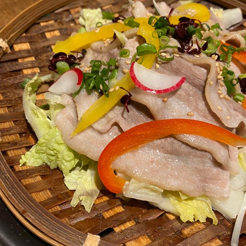 桜山豚のざる蒸し(あえん 新宿伊勢丹会館店)