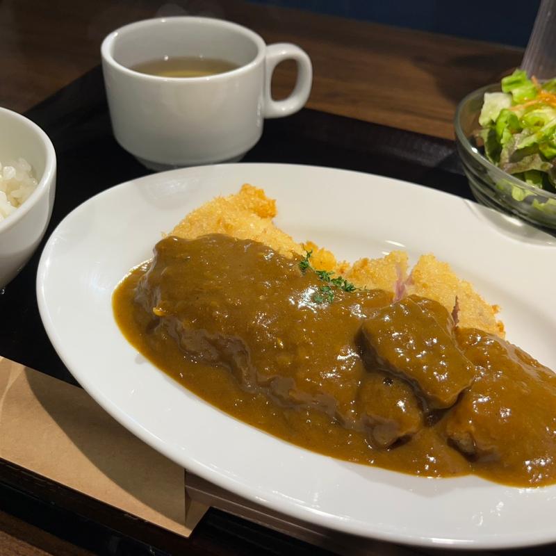 日替わりランチ（チキンカツのカレーソースがけ）(鉄板焼きとお酒 sAtori家)