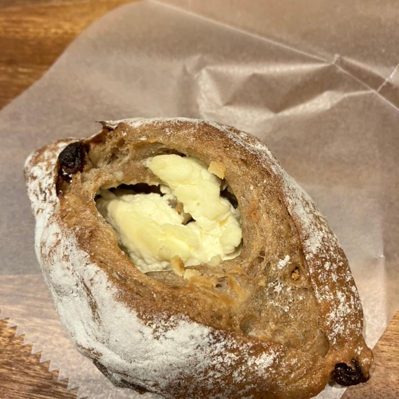 バナナアーモンドクリームチーズカンパーニュ(BOUL'ANGE(ブール アンジュ) 大同生命札幌ビル店)