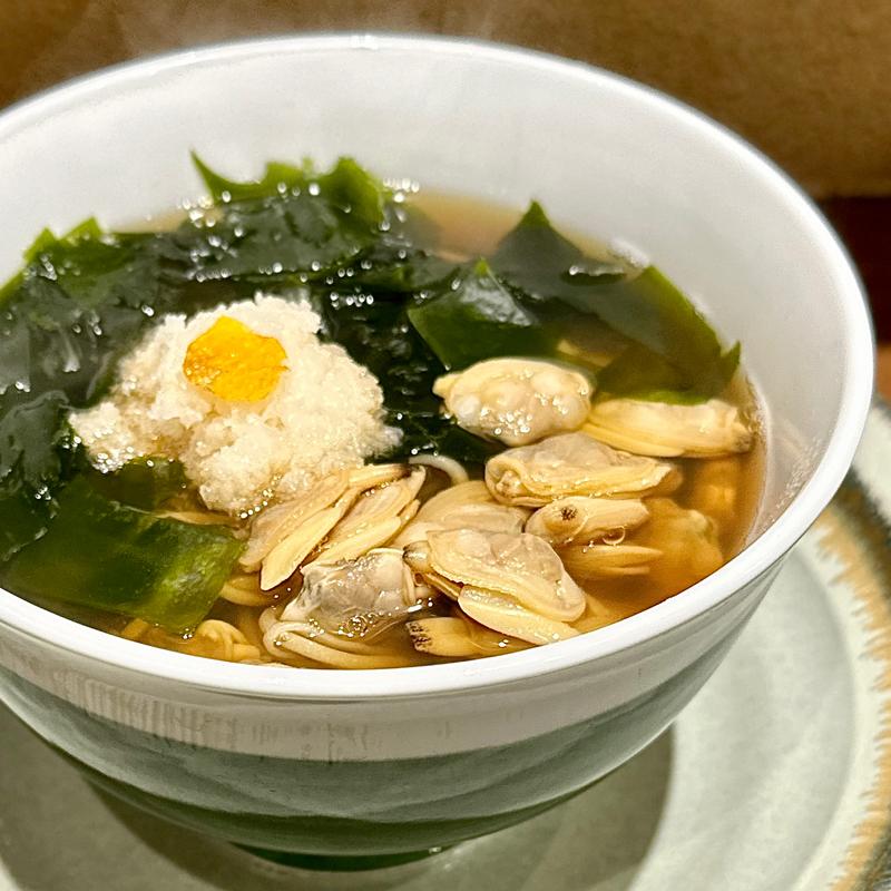 三陸産新ワカメとアサリの蕎麦(ふかがわ翁)