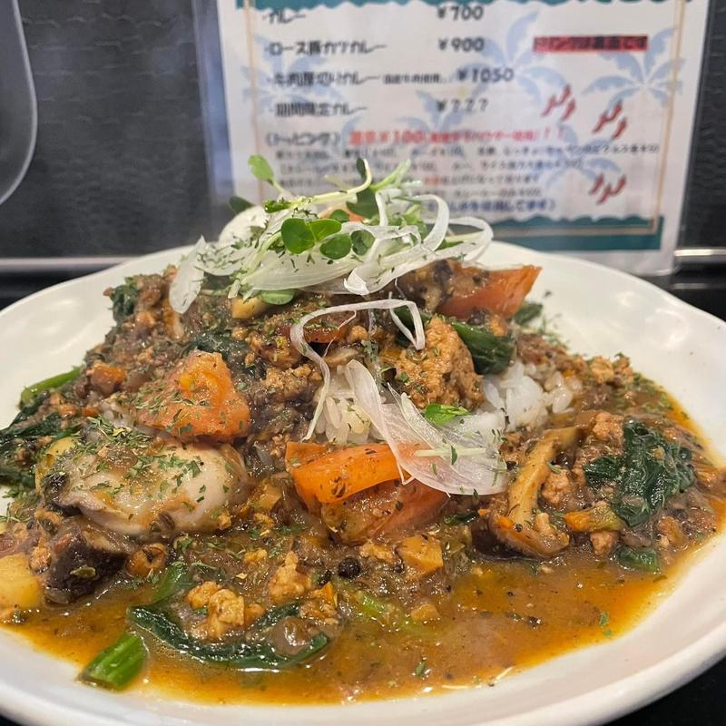 牡蠣とほうれん草入り辛口鶏キーマカレー(カレー屋 本格カレー カルダモン.)