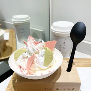 桜のソフトクリーム(Made in ピエール・エルメ)