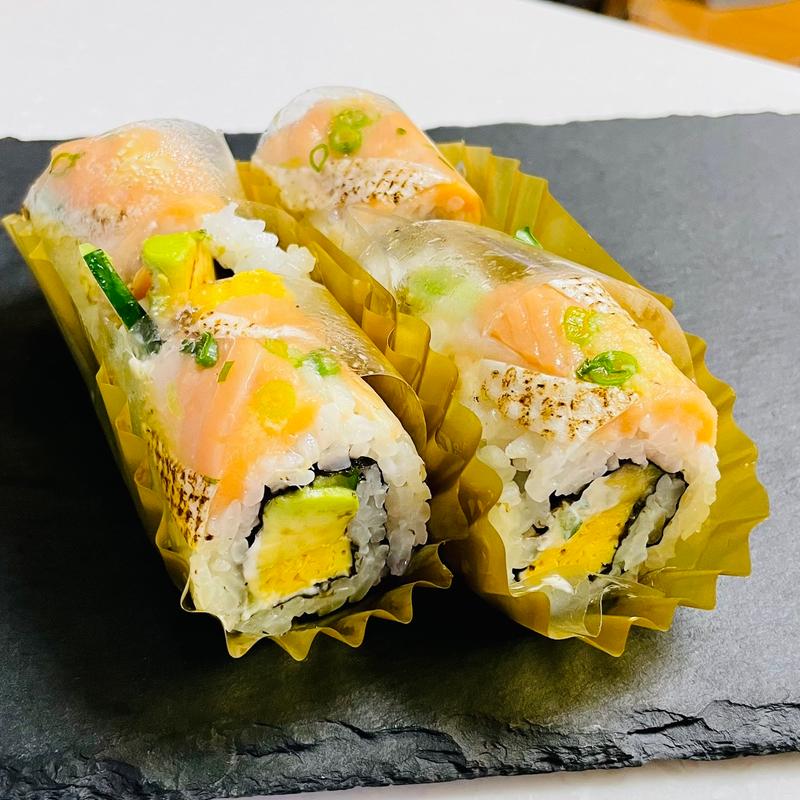 炙りサーモンハラスROLL(Sushi Avenue K's 新宿伊勢丹店)
