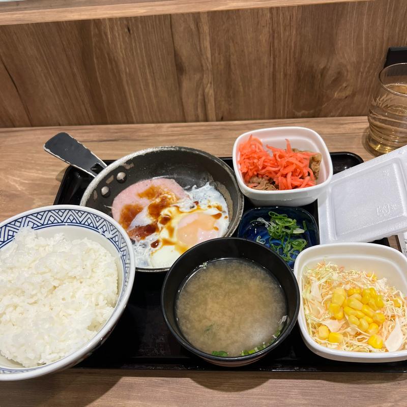 ハムエッグ牛小鉢定食(吉野家 足立保木間店)