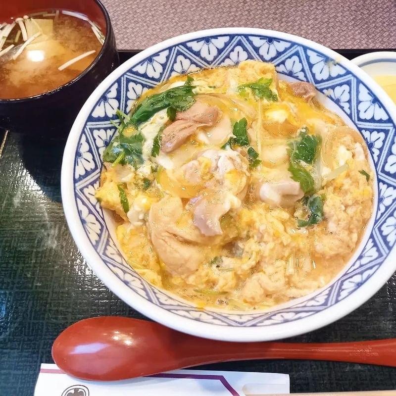 近江軍鶏丼(京の鳥どころ 八起庵 神楽坂店)