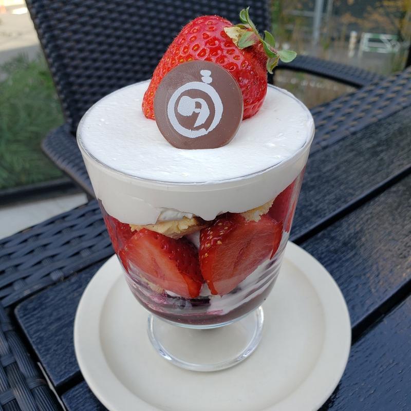 苺パフェ(ダカフェ　恵比寿)