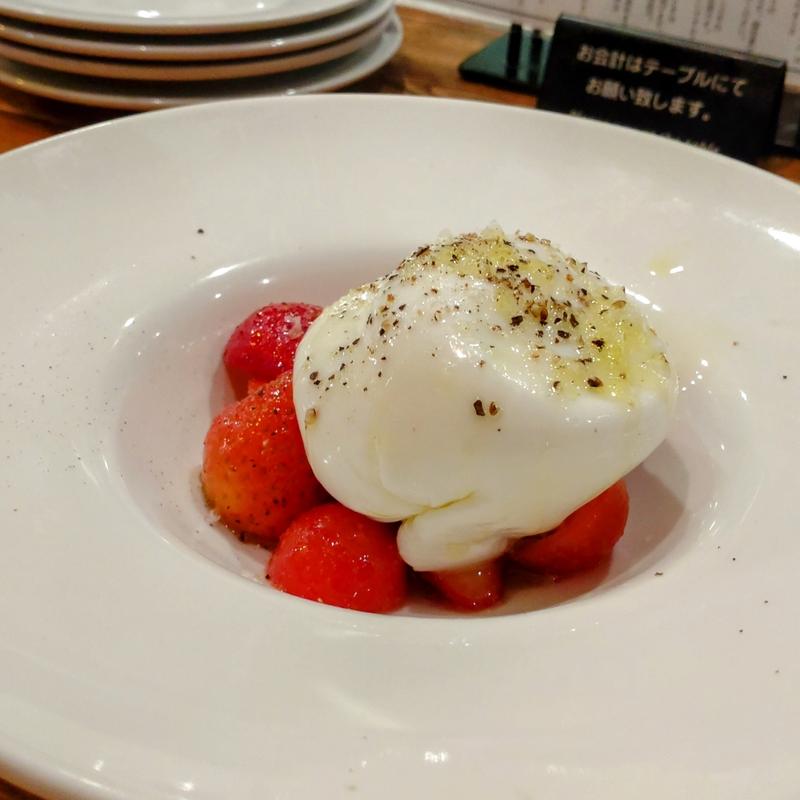 苺とチェリートマトとブッラータチーズ(渋ドラ)