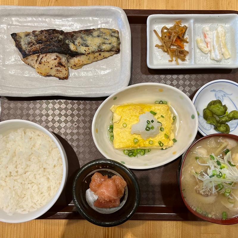 黒むつ西京焼きと出汁巻き玉子定食：明太子(酒と飯　たまる食堂)