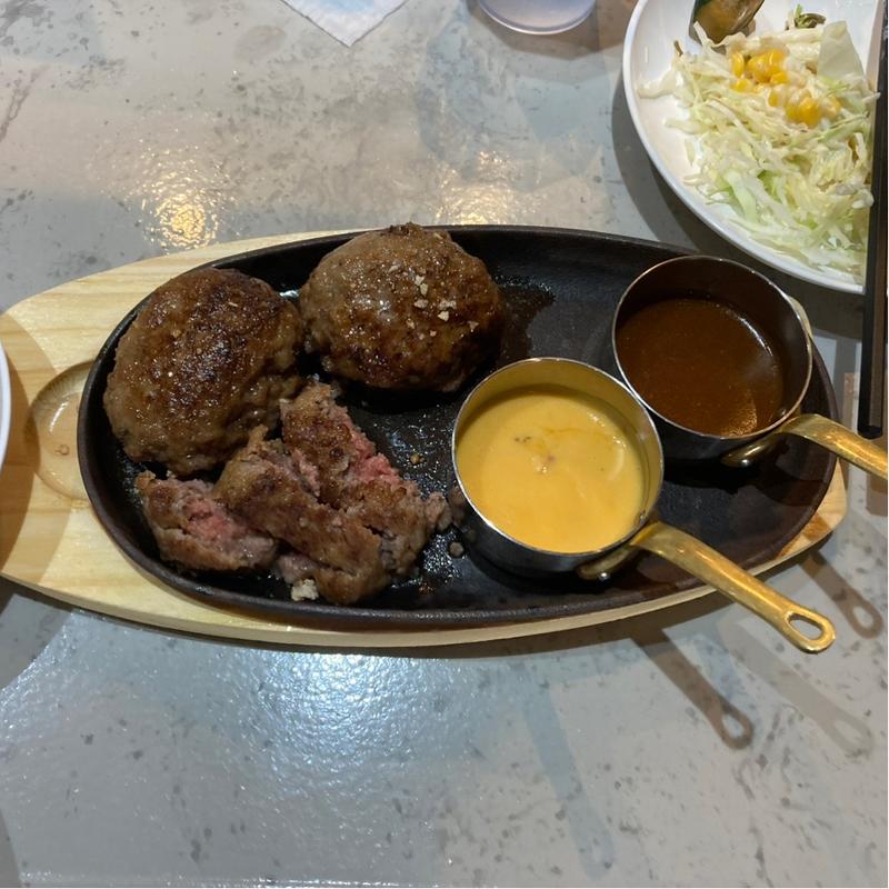 デミグラスソース＆チーズソース(HAMPA9 （ﾊﾝﾊﾟﾅｲﾝ）)