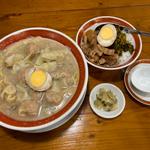 粗びき肉汁雲呑麺(醤油)(広州市場 新宿東口店 )