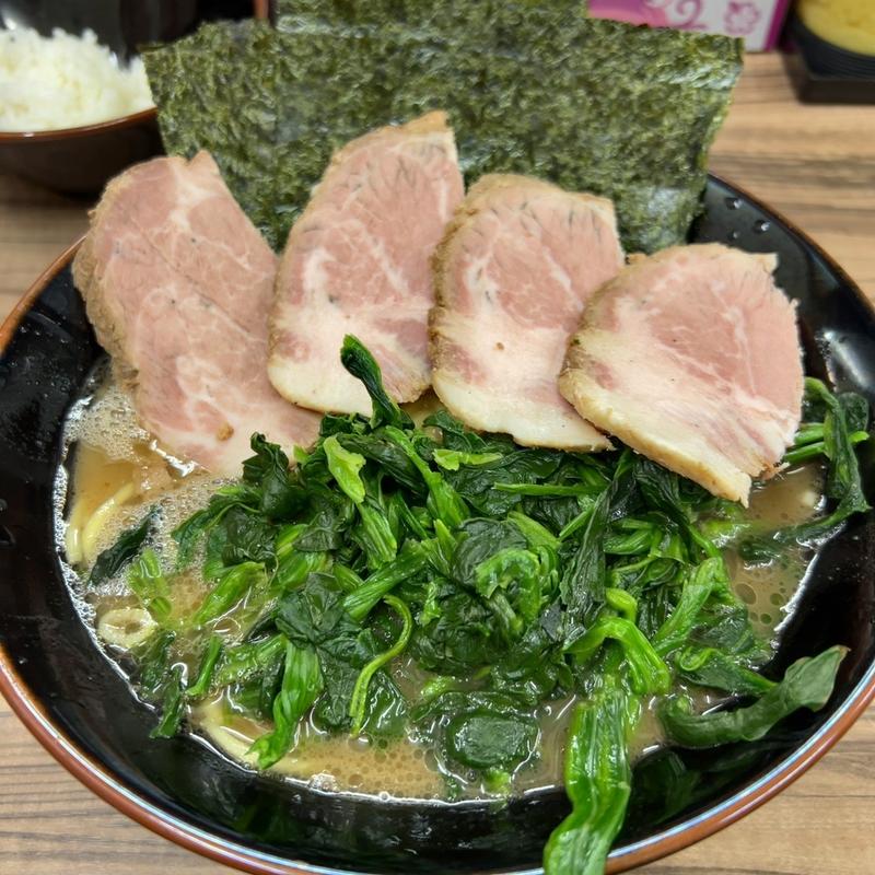 チャーシューメン中盛 ほうれん草(横浜家系らーめん武蔵家 松戸店)