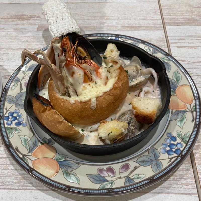 海の幸と濃厚クリームソースのぐらたんパスタ(北国とミルク ココリア多摩センター店)