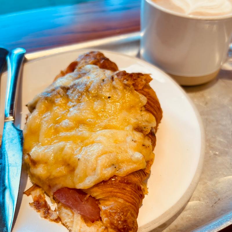 ハムチーズクロワッサン(GAIL's Bakery Baron's Court)