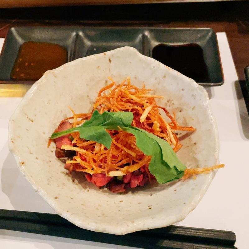 自社肥育北国牧草牛の洋風なめろう(肉処くろべこや)