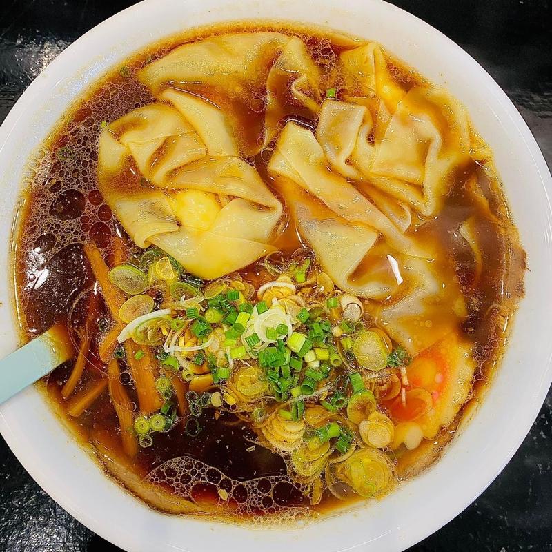 ワンタンメン(中華そば あかりや)