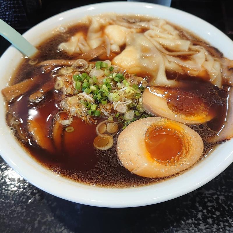 チャーシューワンタンメン 煮たまご(中華そば あかりや)
