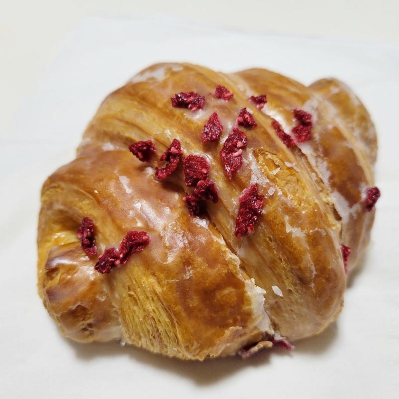 クロワッサン イスパハン(ピエール・エルメ・パリ 伊勢丹新宿 （PIERRE HERME PARIS）)