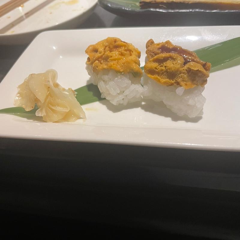 うに　にぎり(リビング & ダイニング hinode （リビングアンドダイニングヒノデ）)