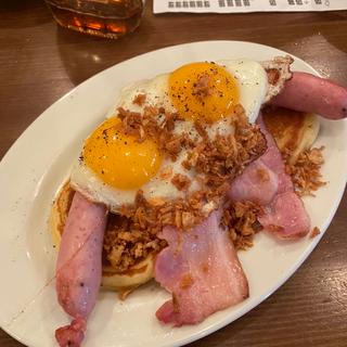 パンケーキ ベーコン ソーセージ 卵