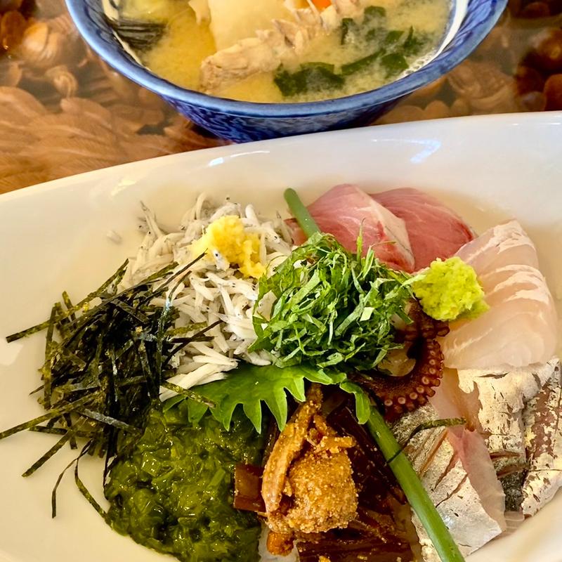 地魚海鮮丼あら汁つき(しらすや)