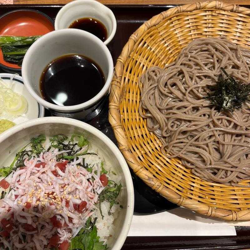 梅しらす丼定食(グランエミオ 所沢)