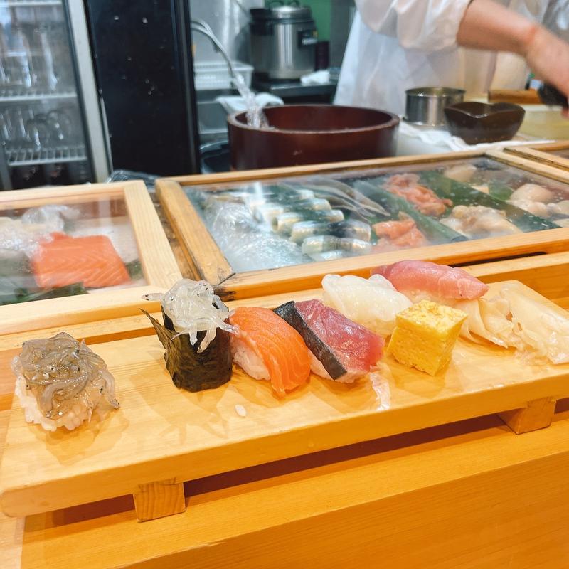 モーニング お任せ15貫(築地挙母鮨)