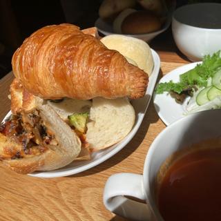 マンマーノブランチ【季節のスープとパンの盛り合わせセット】(Boulangerie et Cafe Main Mano)
