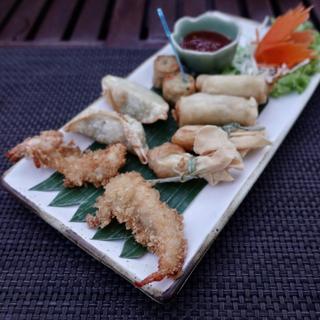 a selection of appetizers(Krua Bophut)