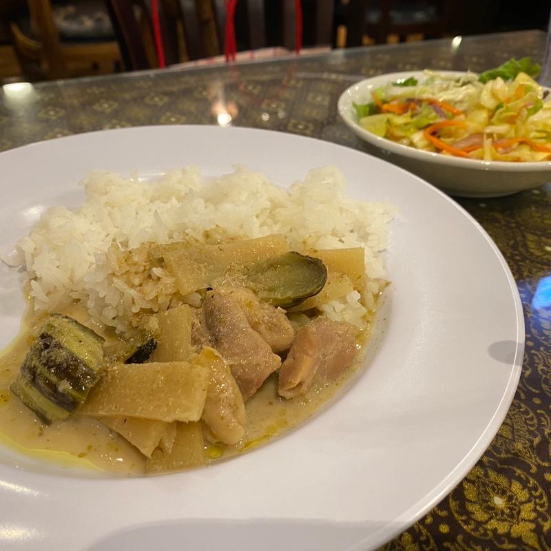 ランチビュッフェ　鳥と筍のグリーンカレー(スクンビット･ソイ 55)