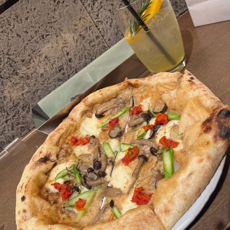 ポルチーニ茸とイチジクのピッツァ(パティスリー＆カフェ デリーモ 東京ミッドタウン日比谷店)