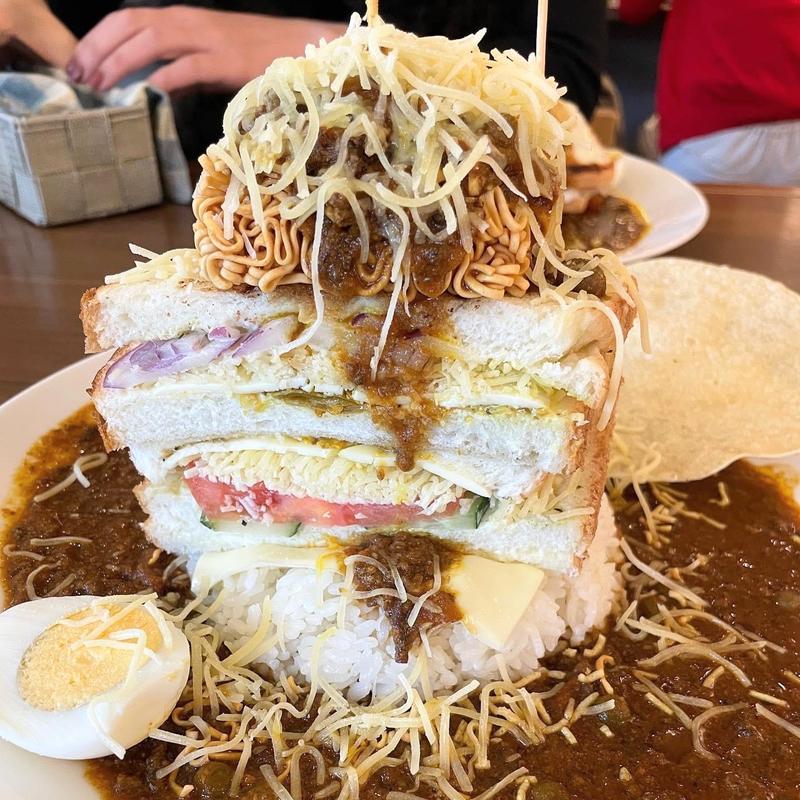 ボンベイサンドとキーマカレーの相乗り(ゴーダカフェ)