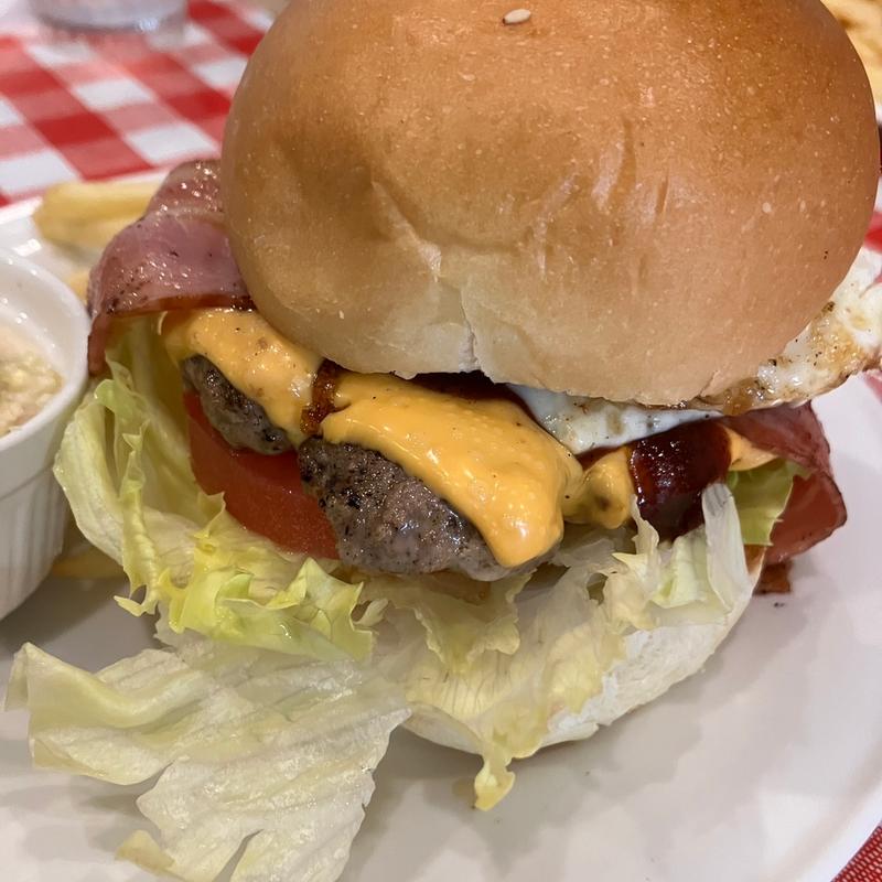 ベーコンチーズバーガー(URaWA BASE)