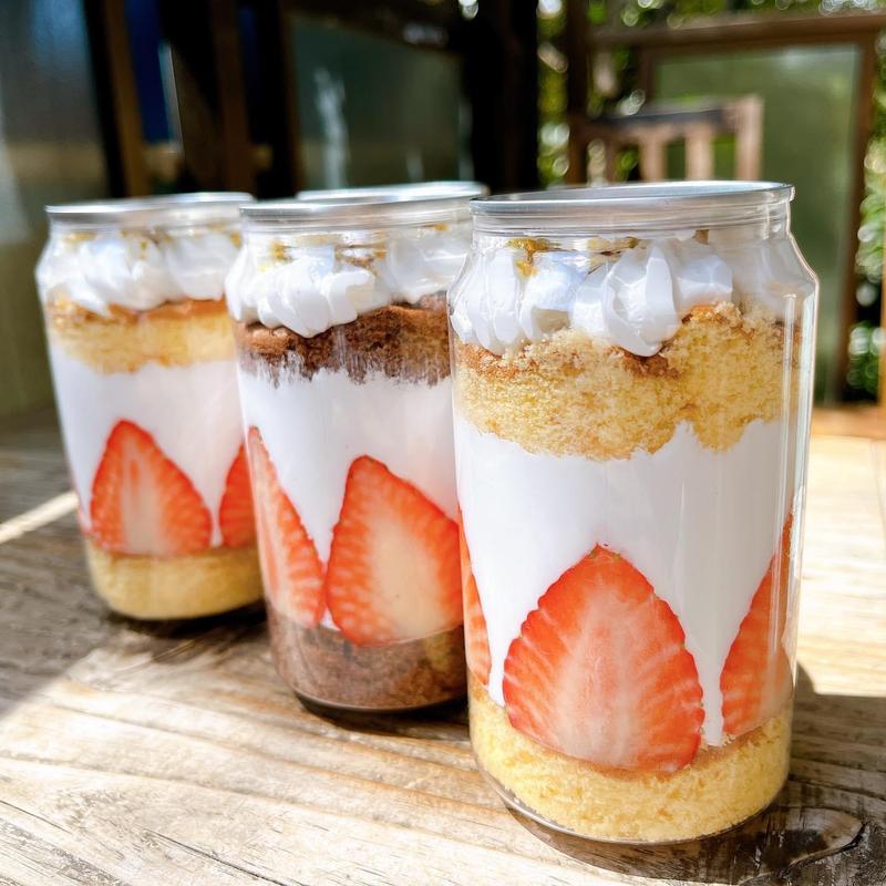 デコショートケーキ缶( TOLO COFFE&BAKERY(トロ コーヒーアンドベーカリー))