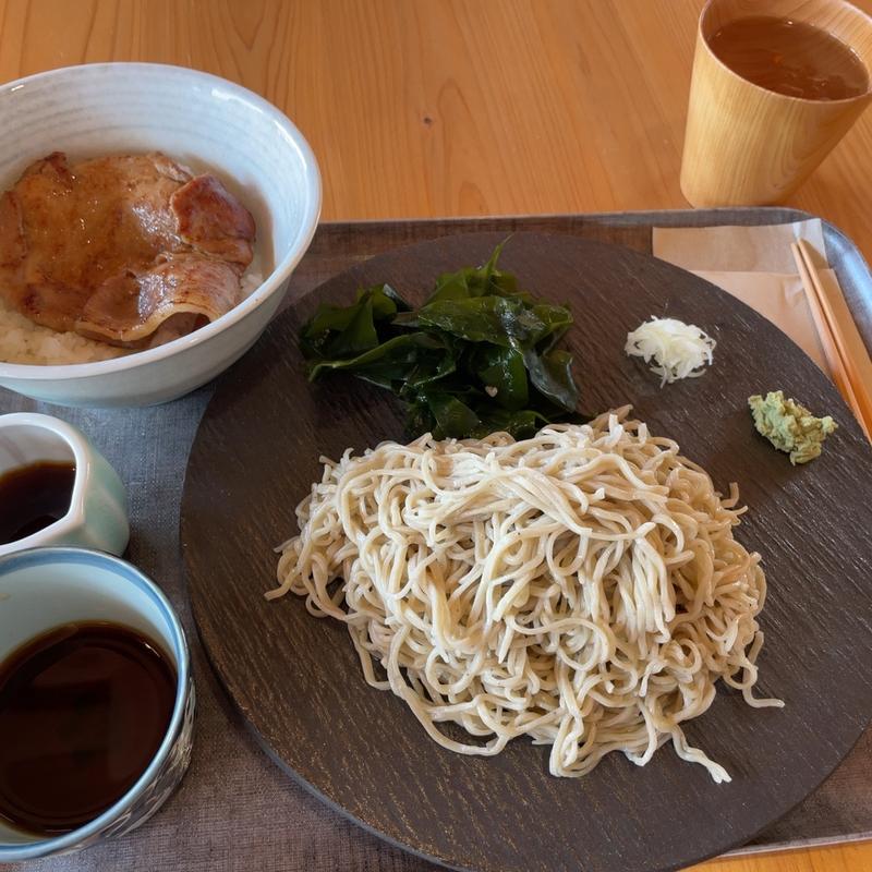手打ちそばとミニ豚みそ丼セット(雑貨＆カフェ kinoca)