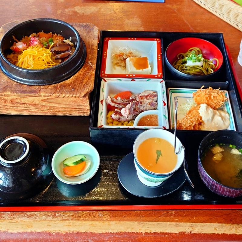 松花堂弁当（赤身ステーキ）ごはんを釜飯に変更(Sun・Hallo（さん・はろー）)