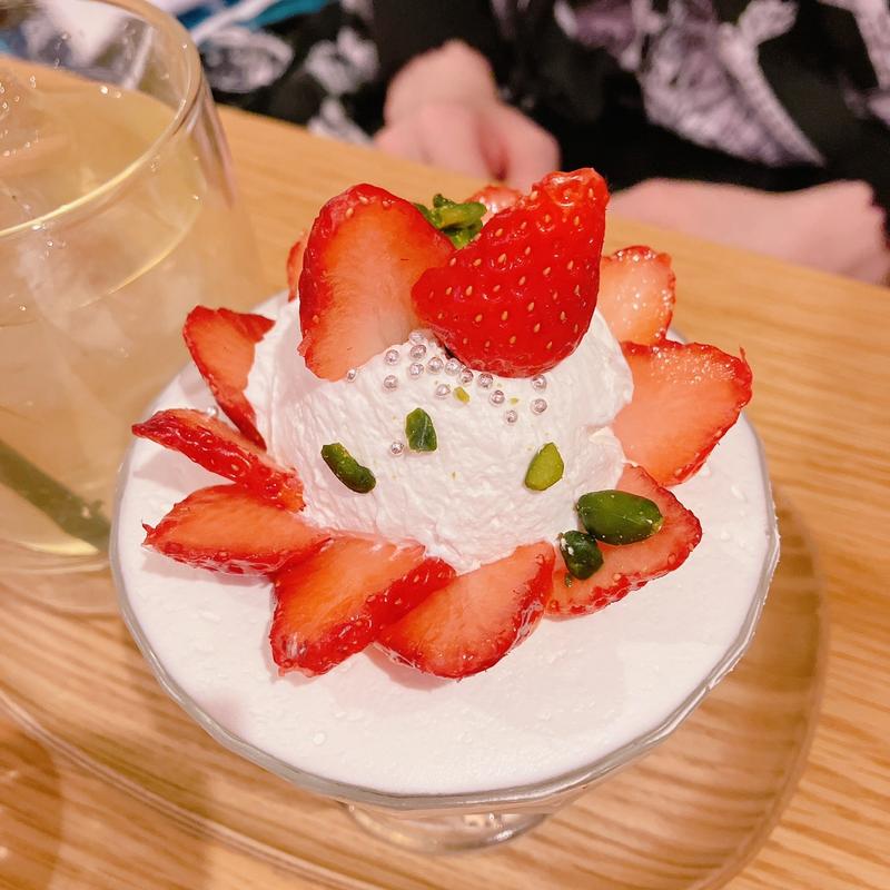 いちごのショートケーキパフェ(Ochobohan)