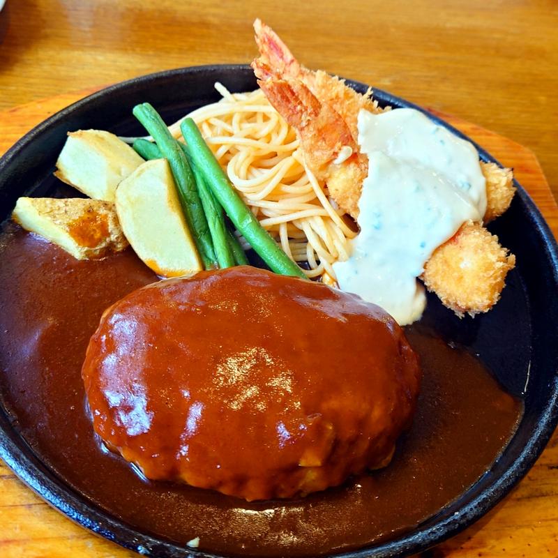 ハンバーグと海老フライ(田々夢詩 )