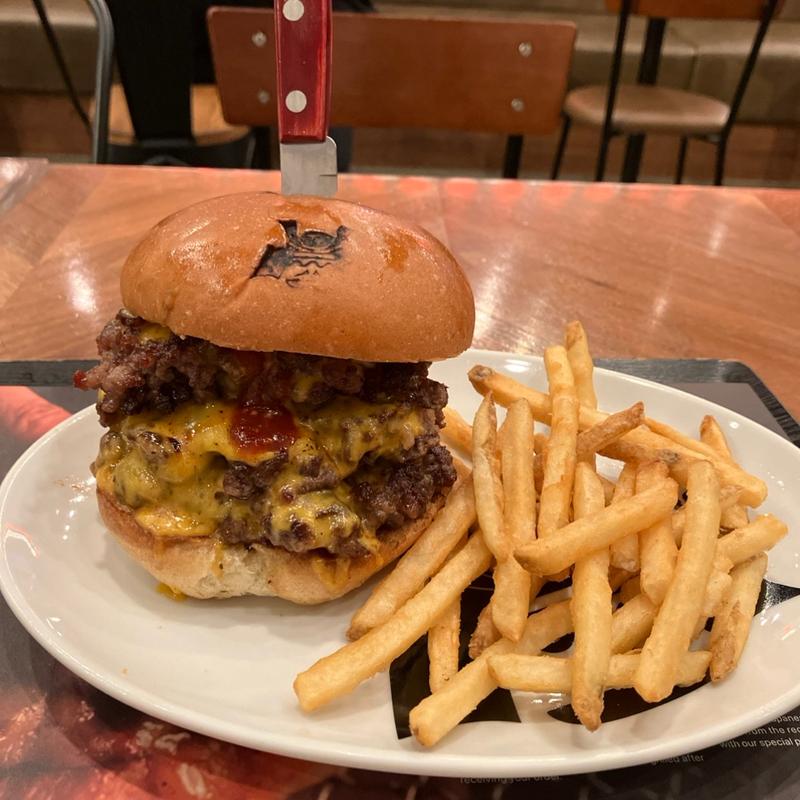 トリプルチーズバーガー+ポテトドリンクセット(ショーグンバーガー 秋葉原店)