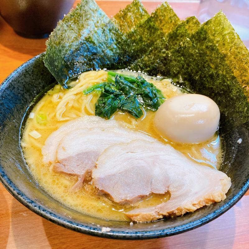 とんこつ醤油特盛(横浜家系ラーメン 憲兵家)