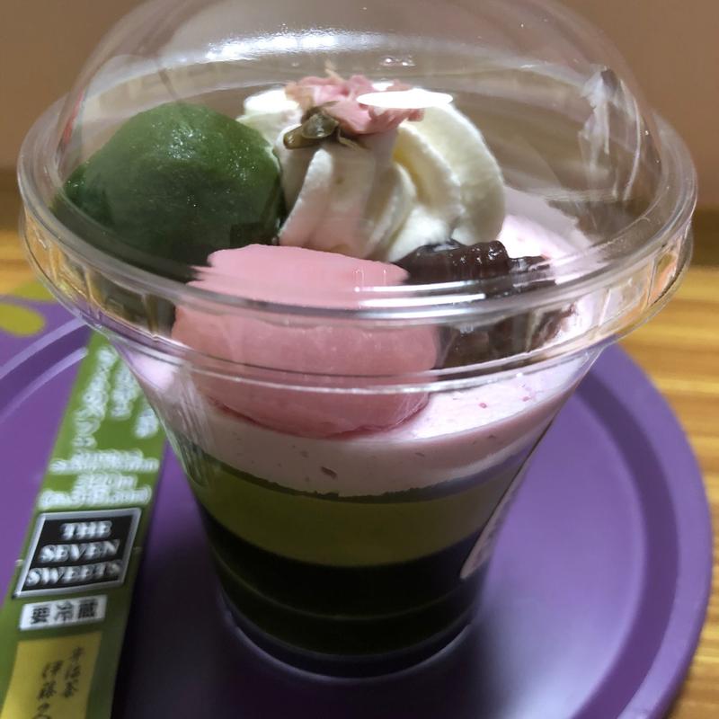 伊藤久右衛門監修 宇治抹茶とさくらのパフェ(セブン-イレブン 足立青井５丁目店)